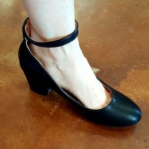 Ladies Mary Jane Black Heels Sz 9